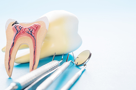 The image shows two dental models with toothbrushes, one with a mouthguard and the other with a cavity-like structure, set against a blue background with medical tools and equipment.